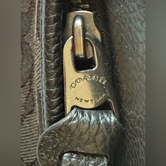 COACH Thompson Crossbody In Signature Jacquard With Varsity Stripe-unisex - Picture 13 of 17